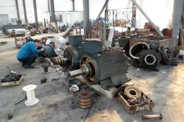 西安西瑪電機(jī)驅(qū)動軸修理中軸向間隙的測量。